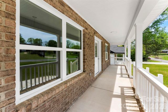 110 W Iowa Avenue, Bessemer City, NC 28016