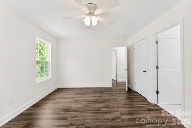 110 W Iowa Avenue, Bessemer City, NC 28016