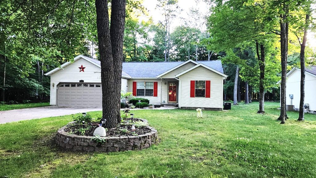 1092 Goldenrod Drive, Houghton Lake, MI 48629