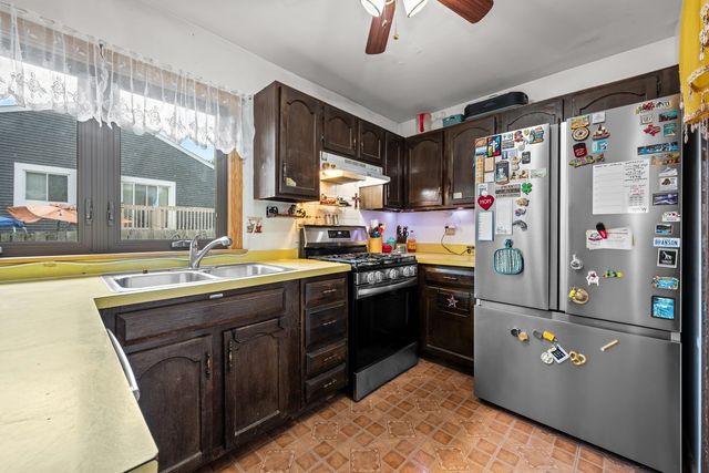 205 Robbin Drive, Romeoville, IL 60446