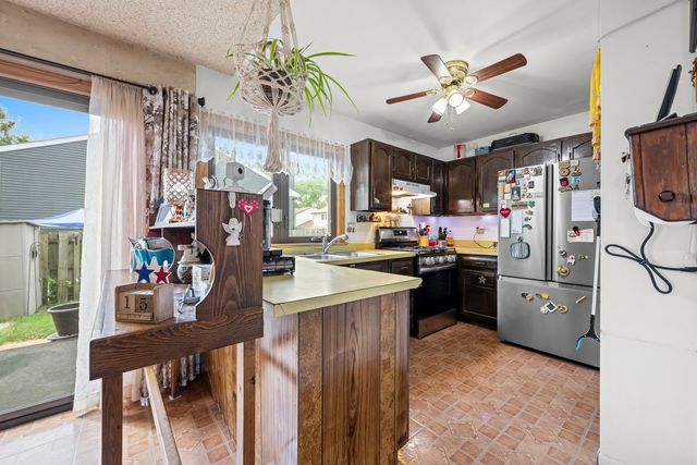 205 Robbin Drive, Romeoville, IL 60446