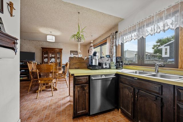 205 Robbin Drive, Romeoville, IL 60446