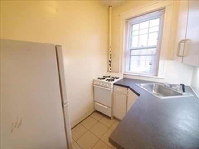 1568 Commonwealth Ave 7, Boston, MA 02135