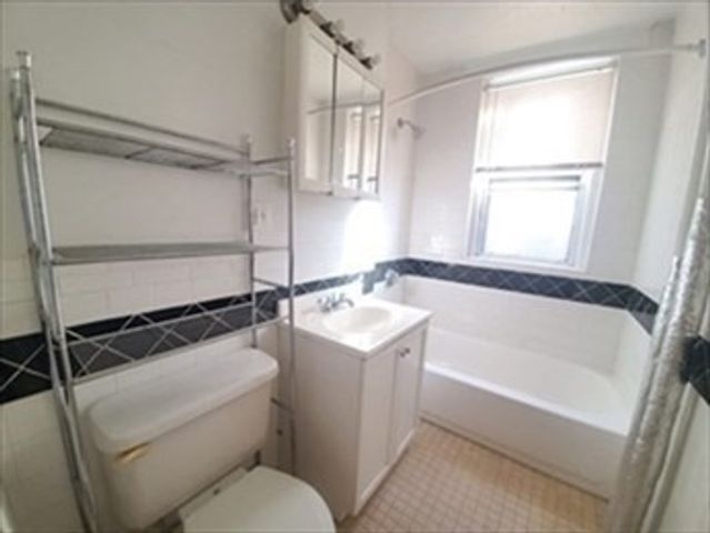 1568 Commonwealth Ave 7, Boston, MA 02135