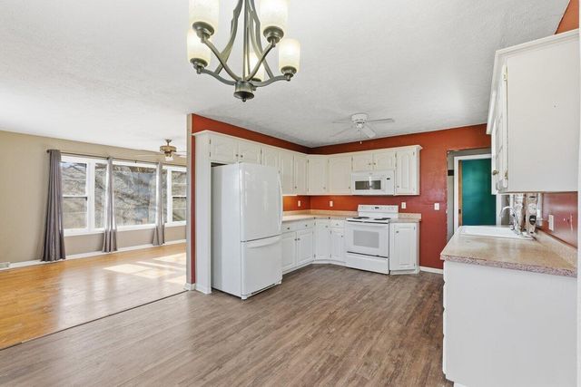 206 IVY Drive, Council Bluffs, IA 51503