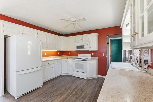 206 IVY Drive, Council Bluffs, IA 51503