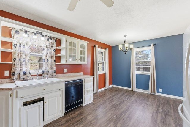 206 IVY Drive, Council Bluffs, IA 51503