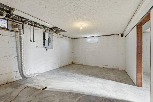 206 IVY Drive, Council Bluffs, IA 51503