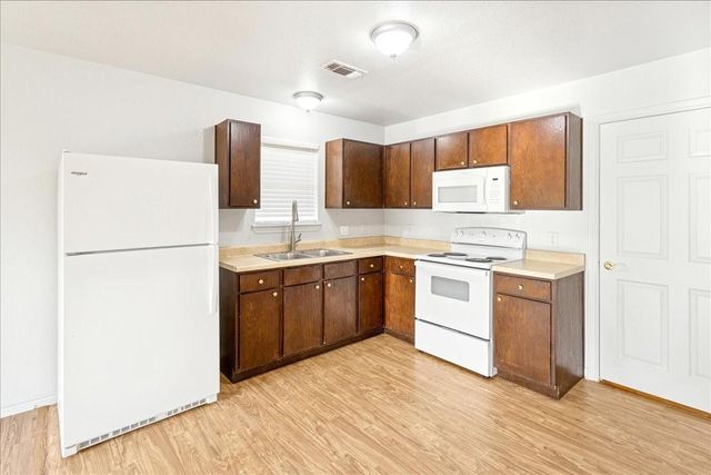 1005 S Dunbar Street, Crockett, TX 75835