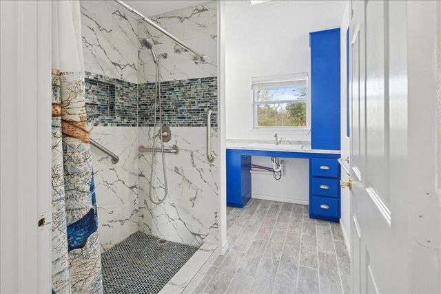 1005 S Dunbar Street, Crockett, TX 75835