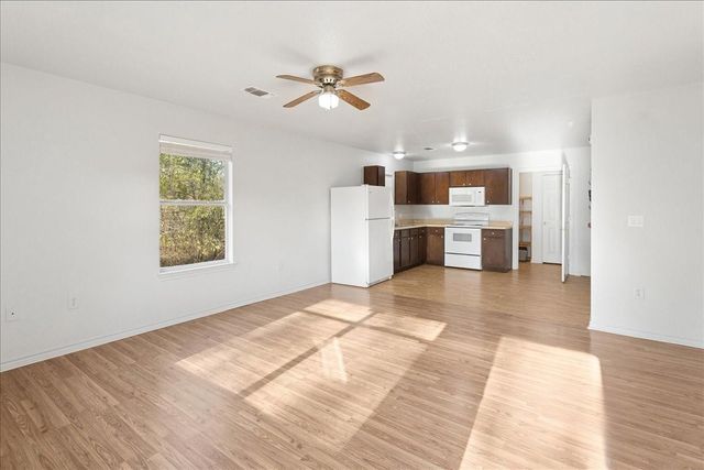 1005 S Dunbar Street, Crockett, TX 75835