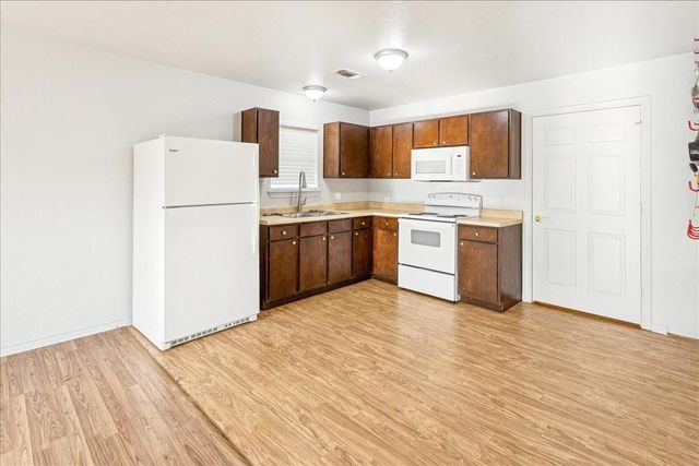 1005 S Dunbar Street, Crockett, TX 75835