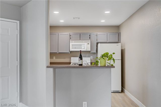 5074 South Rainbow Boulevard 206, Las Vegas, NV 89118