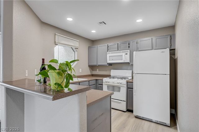 5074 South Rainbow Boulevard 206, Las Vegas, NV 89118