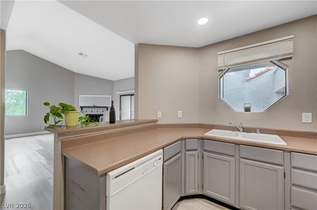 5074 South Rainbow Boulevard 206, Las Vegas, NV 89118