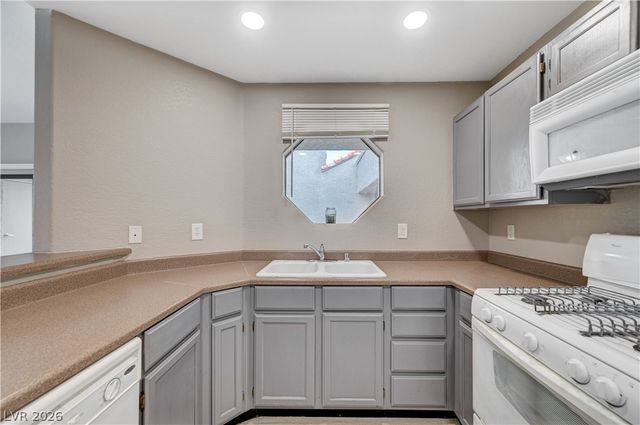 5074 South Rainbow Boulevard 206, Las Vegas, NV 89118