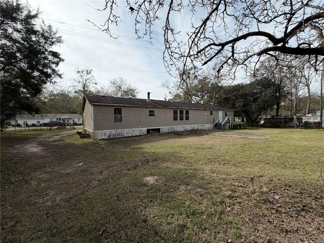 7431 Old Military Road, Mobile, AL 36582