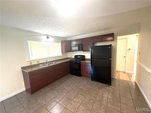 555 Versailles Drive, Florissant, MO 63031