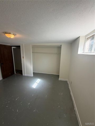 555 Versailles Drive, Florissant, MO 63031