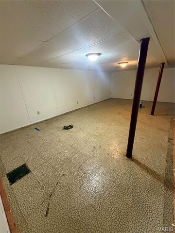 555 Versailles Drive, Florissant, MO 63031