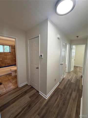 555 Versailles Drive, Florissant, MO 63031