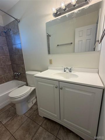 555 Versailles Drive, Florissant, MO 63031