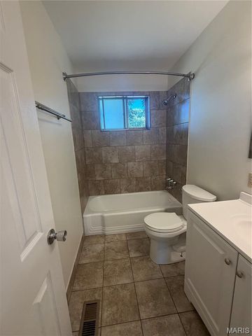 555 Versailles Drive, Florissant, MO 63031
