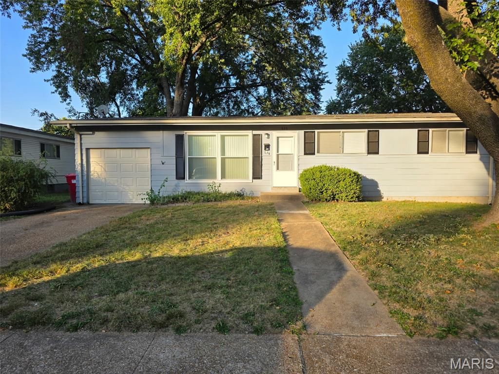 555 Versailles Drive, Florissant, MO 63031