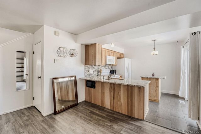 2621 S Xanadu Way B, Aurora, CO 80014