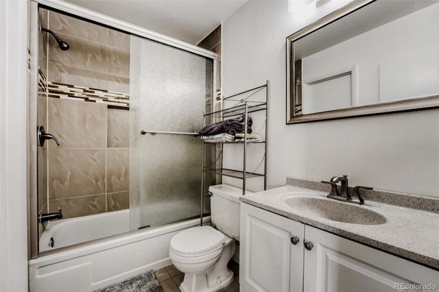 2621 S Xanadu Way B, Aurora, CO 80014