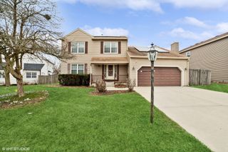 18 Ascot Lane, Streamwood, IL 60107