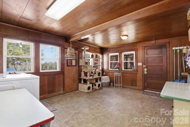 6998 Nobby Lail Road, Connelly Springs, NC 28612