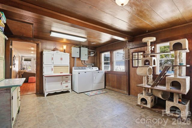 6998 Nobby Lail Road, Connelly Springs, NC 28612