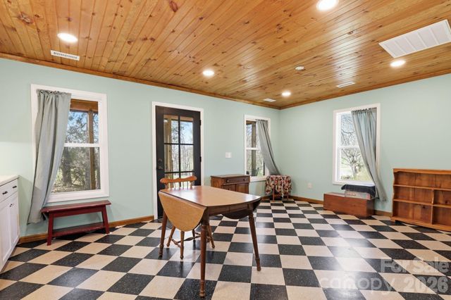 6998 Nobby Lail Road, Connelly Springs, NC 28612