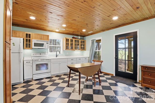 6998 Nobby Lail Road, Connelly Springs, NC 28612