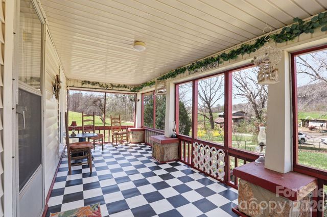 6998 Nobby Lail Road, Connelly Springs, NC 28612