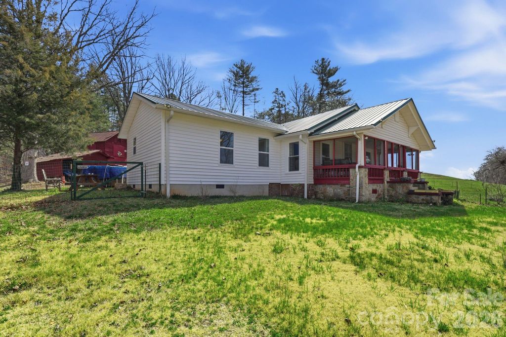 6998 Nobby Lail Road, Connelly Springs, NC 28612