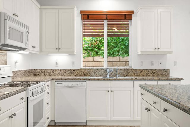 2651 Desert Breeze Way, Palm Springs, CA 92262