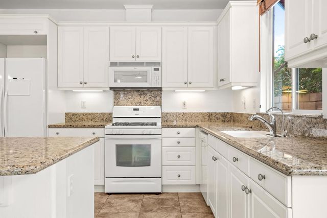 2651 Desert Breeze Way, Palm Springs, CA 92262
