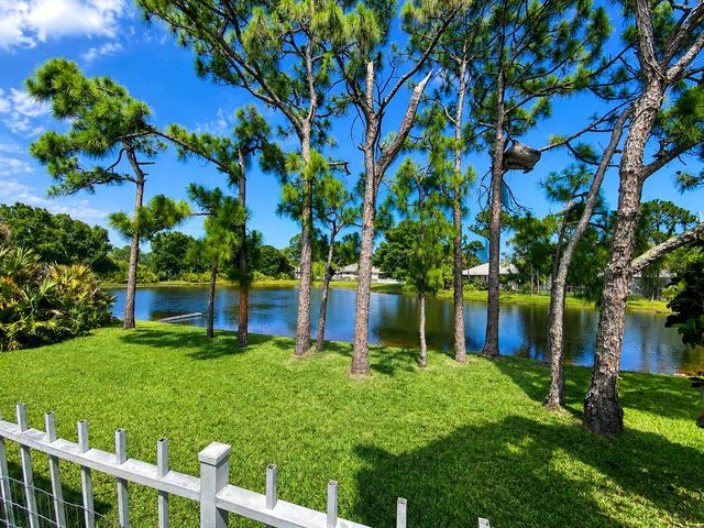7529 SE Bay Cedar Circle, Hobe Sound, FL 33455