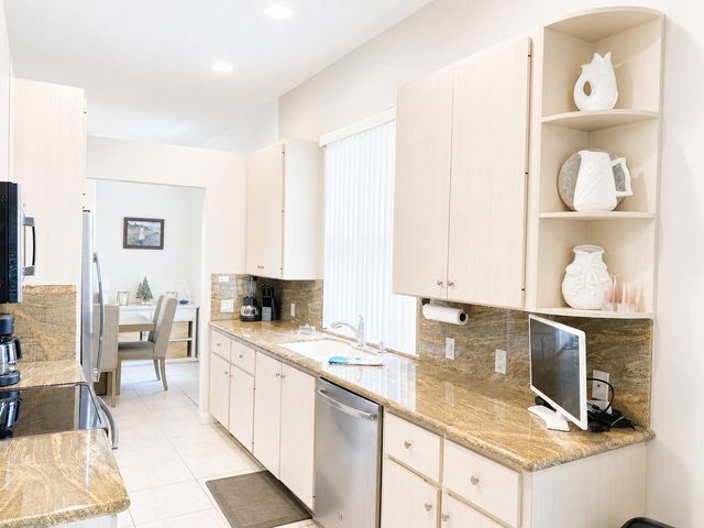 7529 SE Bay Cedar Circle, Hobe Sound, FL 33455