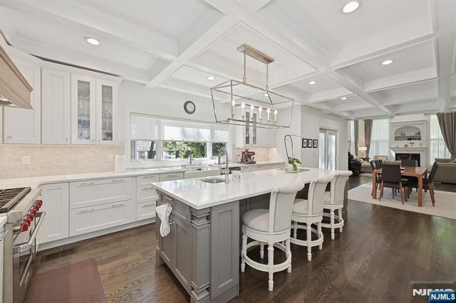 8 Ranch Lane, Closter, NJ 07624
