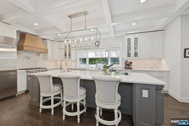 8 Ranch Lane, Closter, NJ 07624