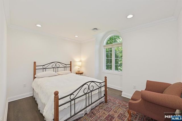 8 Ranch Lane, Closter, NJ 07624