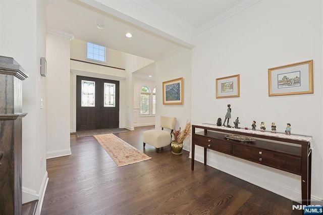 8 Ranch Lane, Closter, NJ 07624