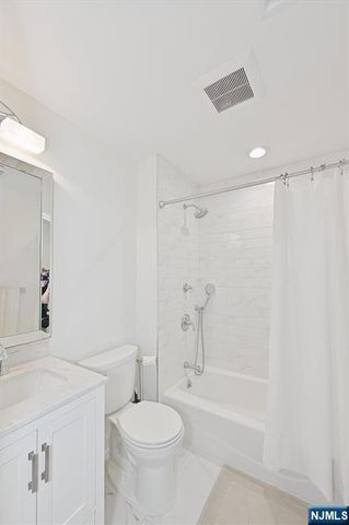 8 Ranch Lane, Closter, NJ 07624
