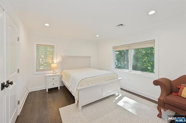8 Ranch Lane, Closter, NJ 07624