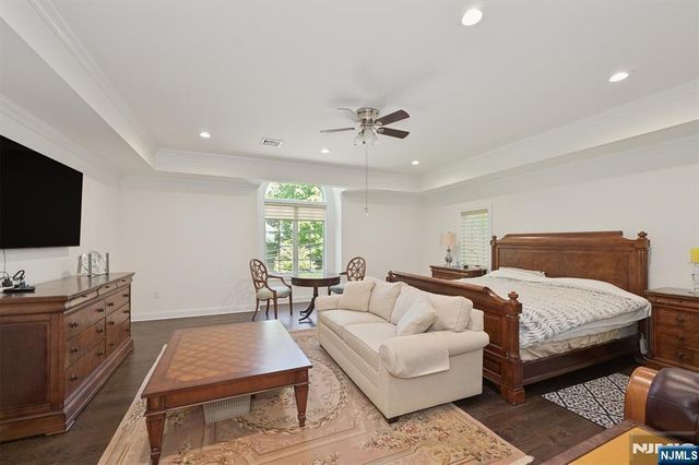 8 Ranch Lane, Closter, NJ 07624