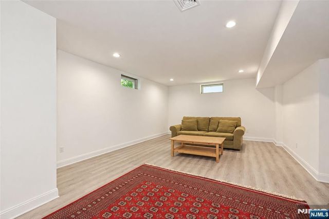 8 Ranch Lane, Closter, NJ 07624