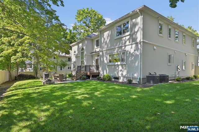8 Ranch Lane, Closter, NJ 07624